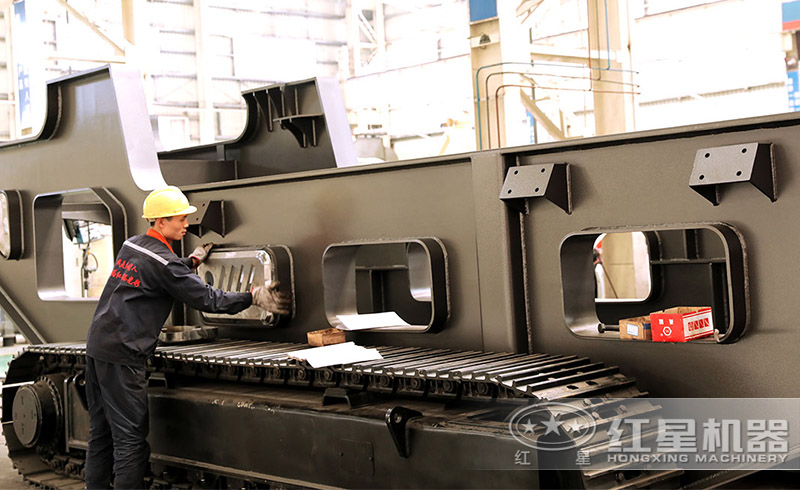 50-650噸/小時的履帶式流動石頭破碎機，液壓驅(qū)動，智能化程度更高