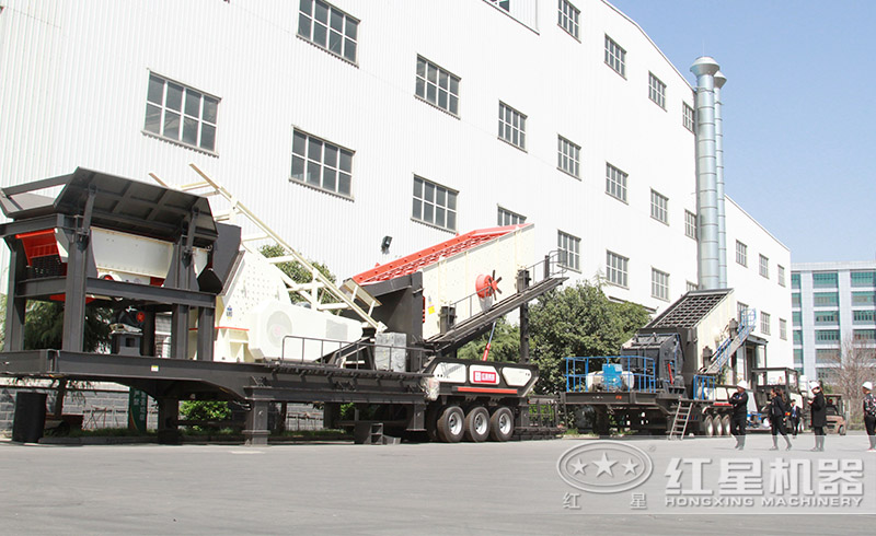 50-650噸/小時的流動石頭破碎機機身靈活多變，多種組機方式實現(xiàn)不同碎石需求