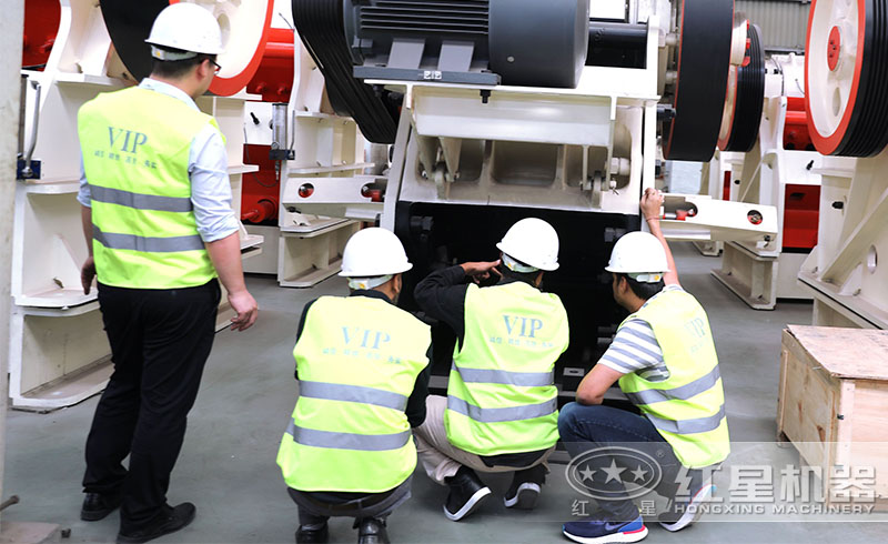 湖北用戶來回紅星廠區(qū)參觀購置CJ歐版鄂式磕石機