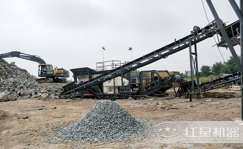 紅星用戶移動(dòng)式破碎現(xiàn)場(chǎng)