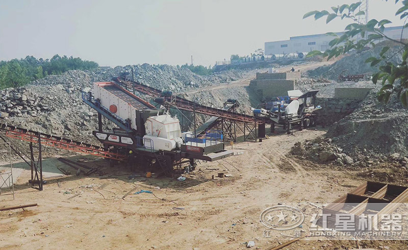 紅星用戶移動(dòng)式破碎現(xiàn)場(chǎng)