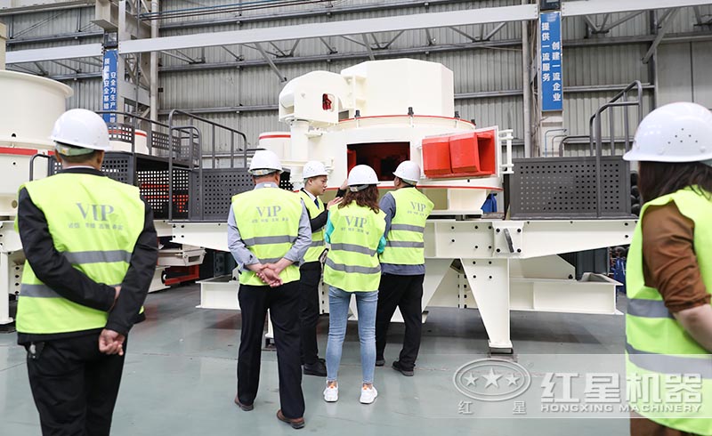 山西用戶不遠(yuǎn)千里來紅星參觀購置鵝卵石制砂設(shè)備