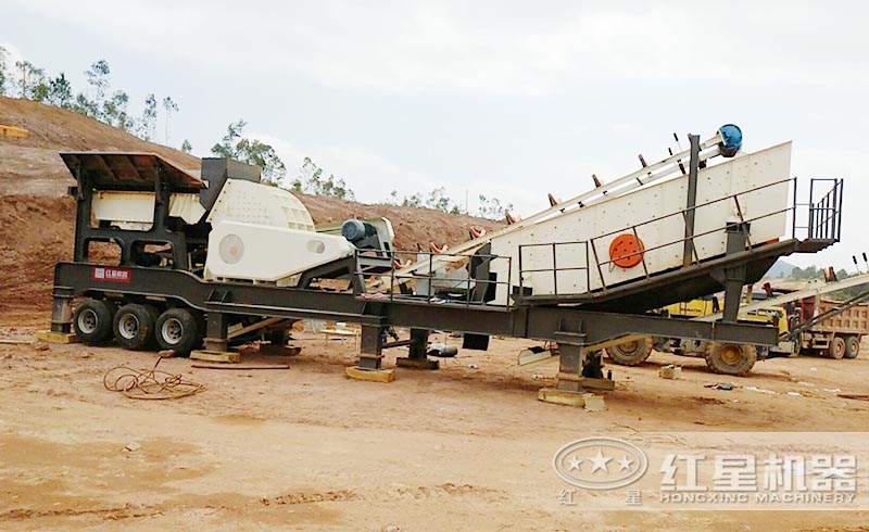 紅星涼山用戶小型移動(dòng)錘破碎石現(xiàn)場(chǎng)