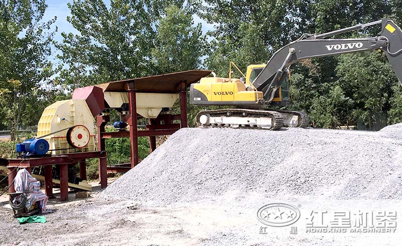 紅星用戶重錘式破碎機碎石現(xiàn)場