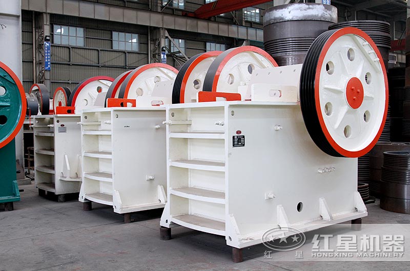 顎式破碎機廠區(qū)展示