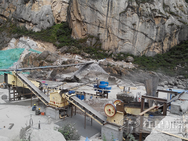 固定式石子破碎現(xiàn)場(chǎng)