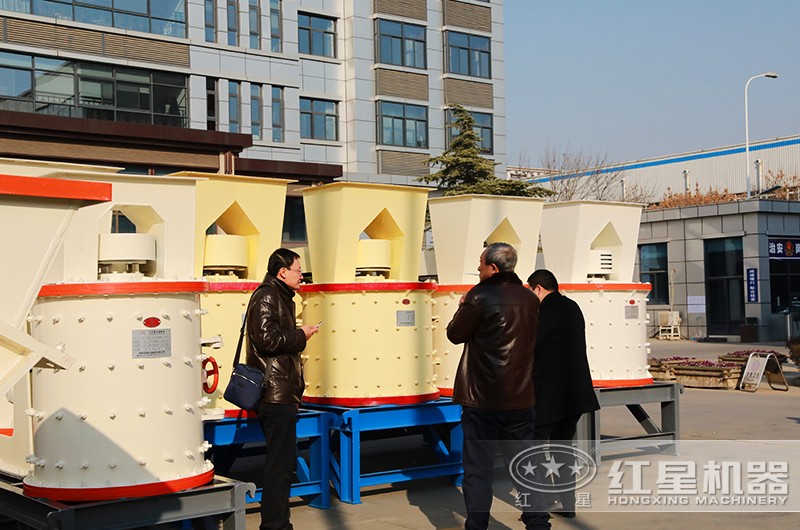 紅星復(fù)合式破碎機，用戶參觀現(xiàn)場