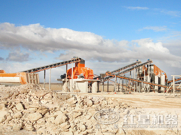 兩臺反擊式破碎機組合生產(chǎn)現(xiàn)場