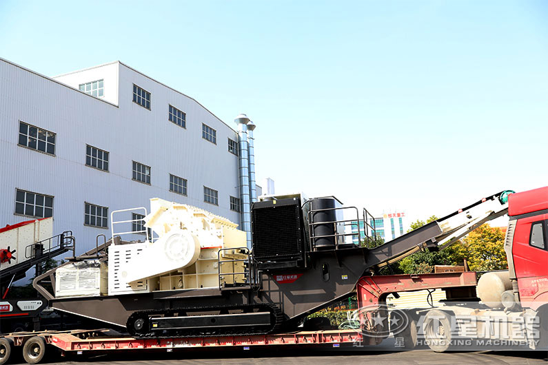 紅星輪胎移動式破碎機發(fā)貨現(xiàn)場