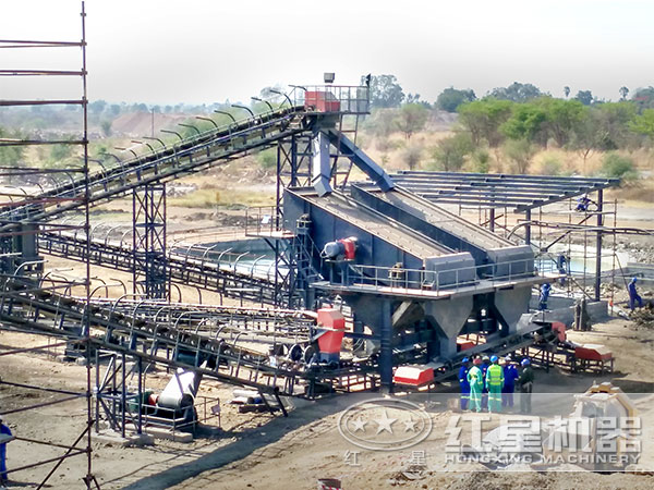 正在工作運(yùn)作中的輸送機(jī)