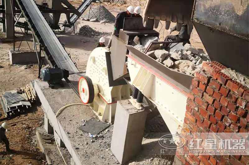 重錘式破碎機加工現(xiàn)場