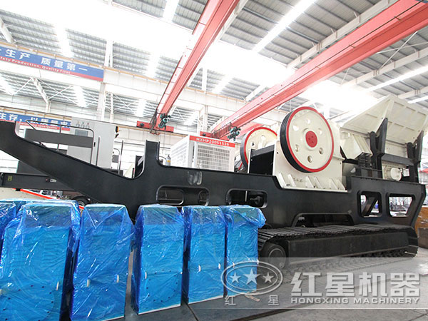 時(shí)產(chǎn)150噸的顎破履帶移動(dòng)破碎站