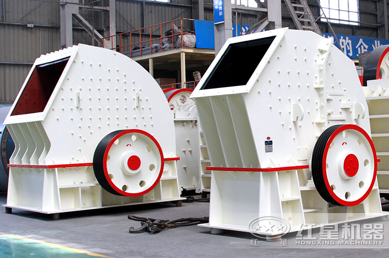 大型重錘式破碎機生產(chǎn)車間